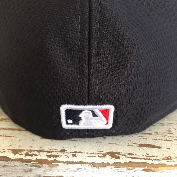 Fitted Red & Navy Cleveland Indians - Picture 3 of 3